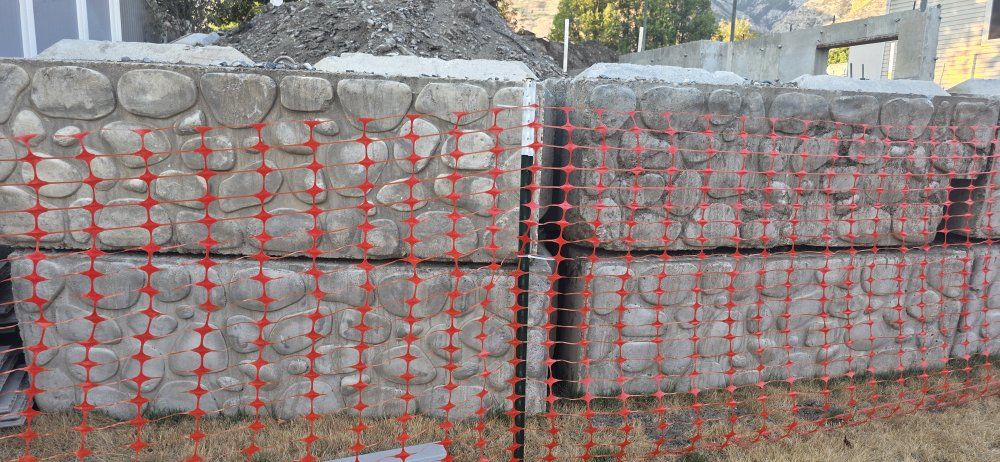 Used Large Decorative Cobblestone-Patterned Concrete Retaining Wall Blocks
