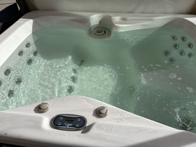 4 man Hotub runs on 110 or 220 power $500
