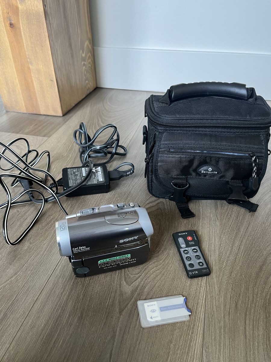 Sony (DCR-HC90) Handycam Mini DV PAL Camcorder SD
