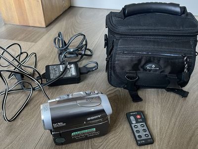 Sony (DCR-HC90) Handycam Mini DV PAL Camcorder SD