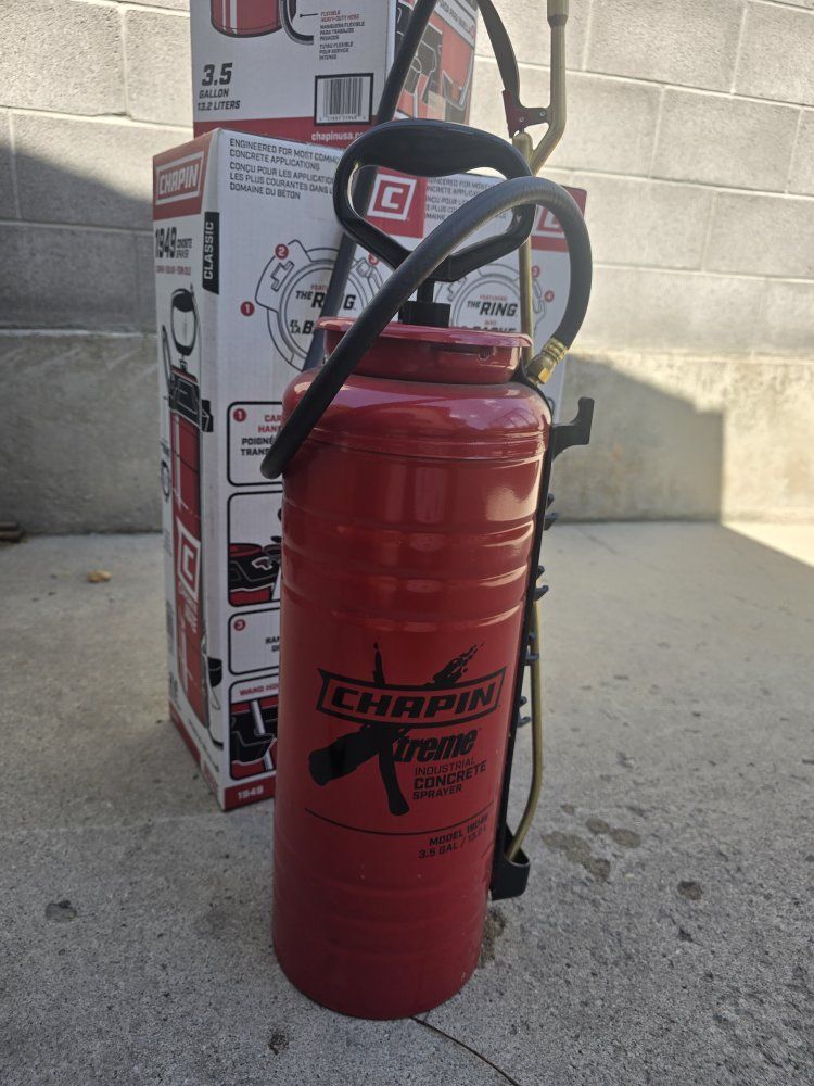 Chapin 1949 Xtreme Industrial Concrete Sprayer 3.5 Gallon, Red, Brass Pump