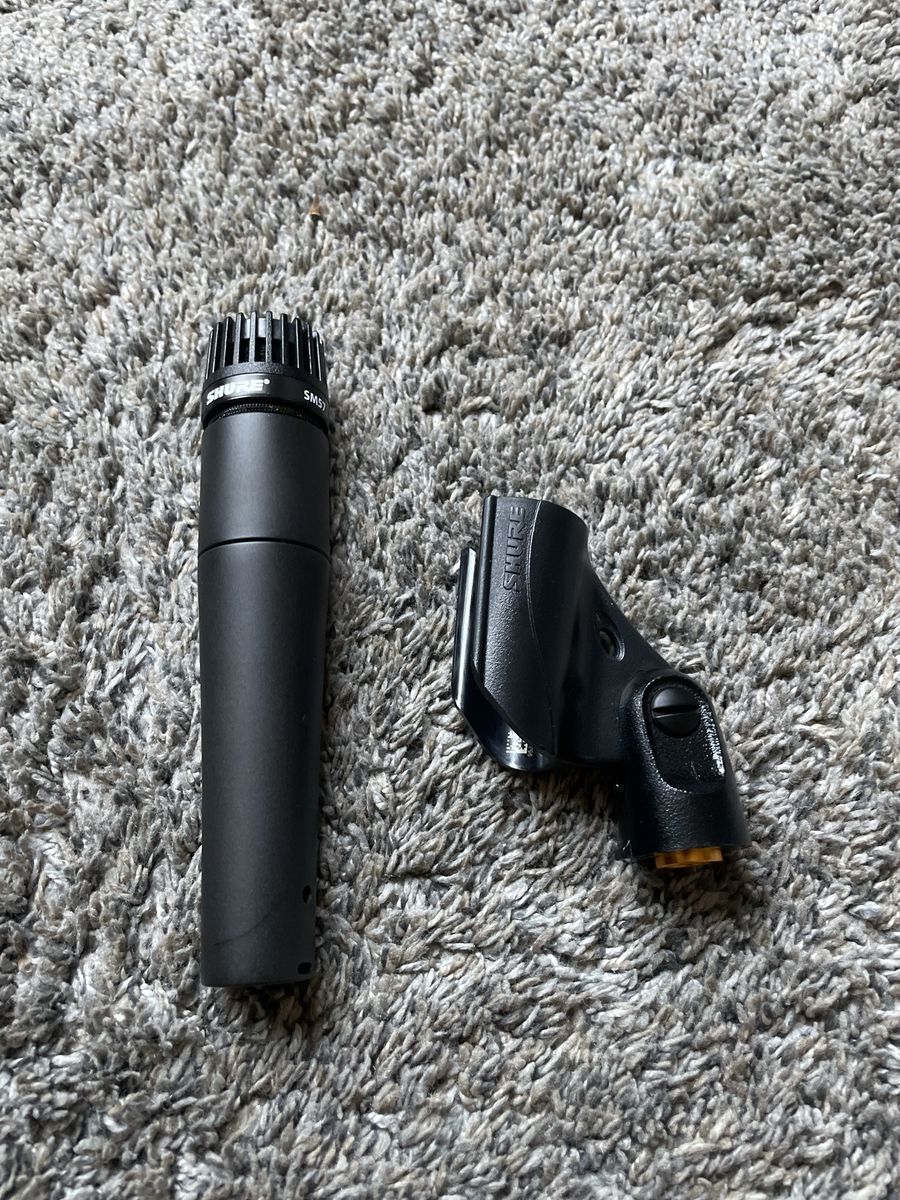 Shure SM57 Dynamic Instrument Microphone & Clip - Black, Used, Great for Studio or Live