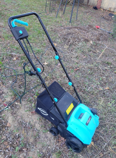 New in box Electric Dethatcher & Scarifier
