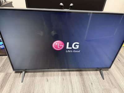 LG 4K UHD Smart TV 55-inch - Excellent Condition with Remote