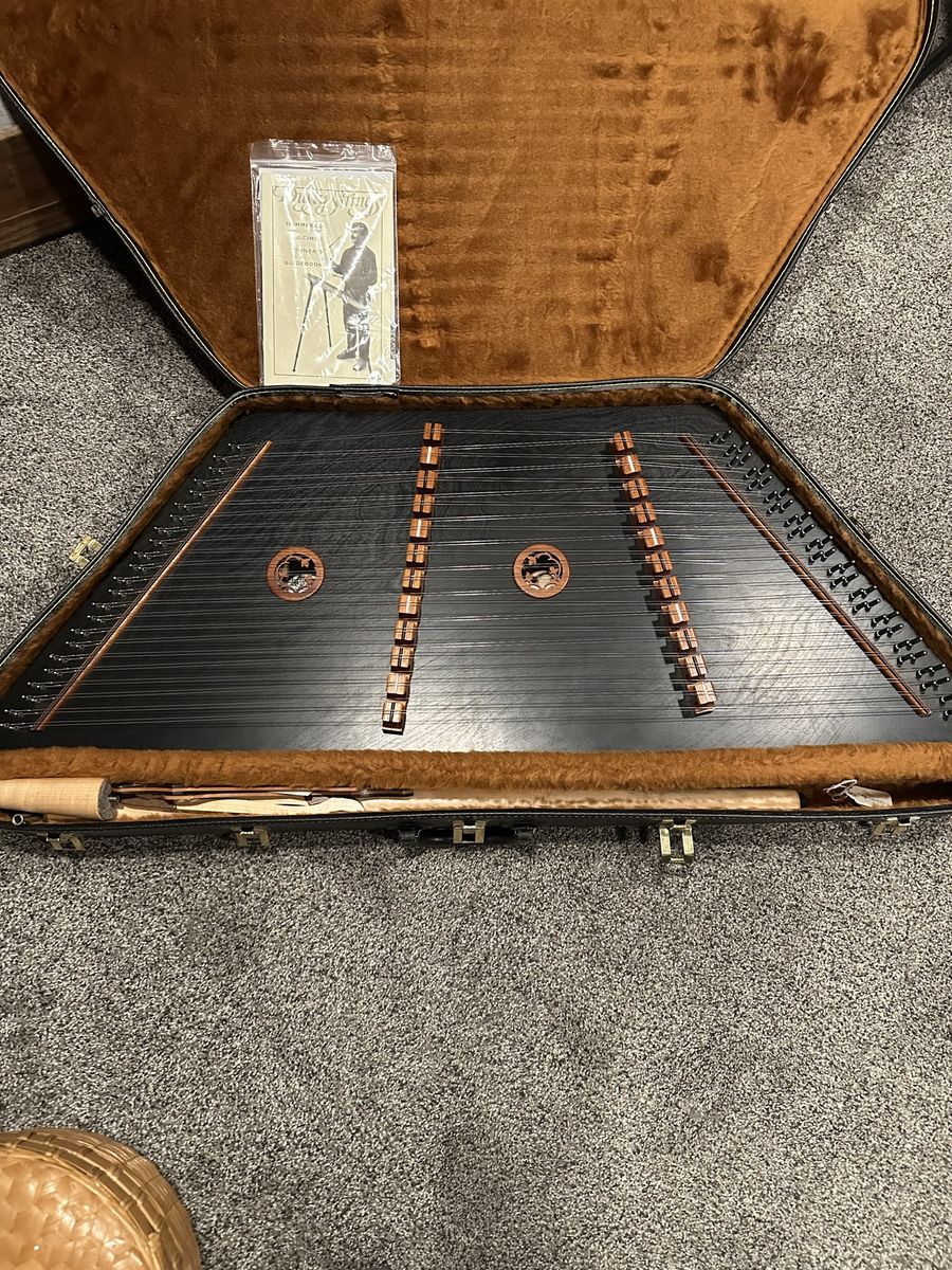Dusty Strings Dulcimer with Case, Guidebook, and Accessories - Excellent Condition