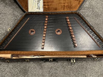Dusty Strings Dulcimer with Case, Guidebook, and Accessories - Excellent Condition