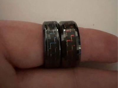 Set of men’s titanium and carbon fiber rings
