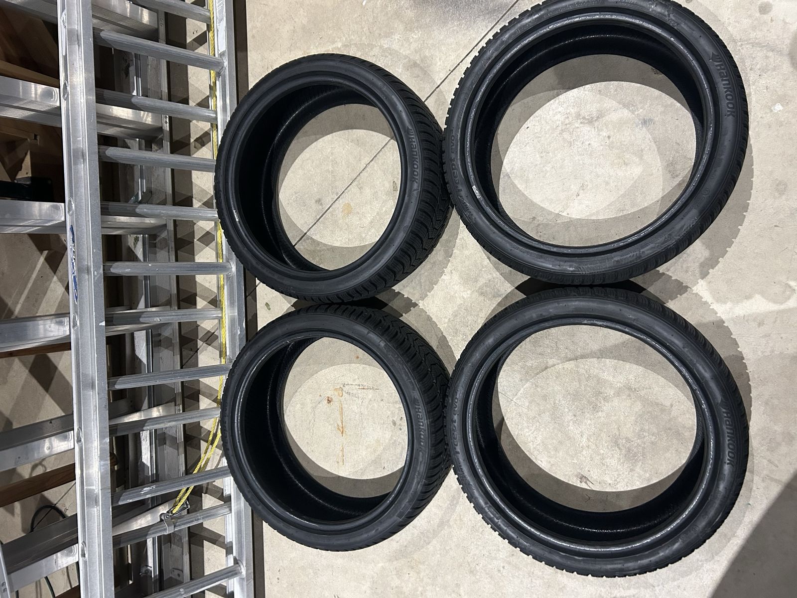Hankook Winter i*cept evo3 225/40R19 – Premium Winter Tires