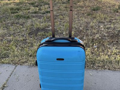 Rockland blue hard shell carry on luggage(The price is firm)