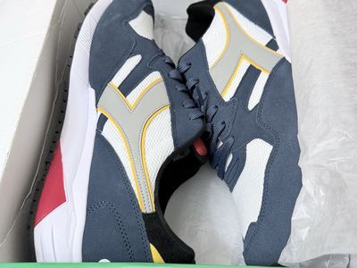 Diadora
