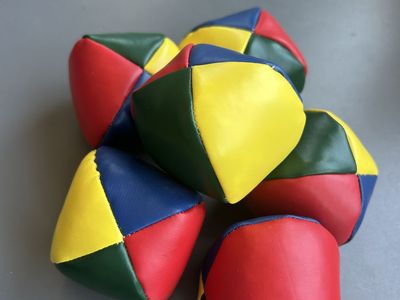 Like New Schylling Juggling Balls (Set of 6) – Great for Beginners & Pros