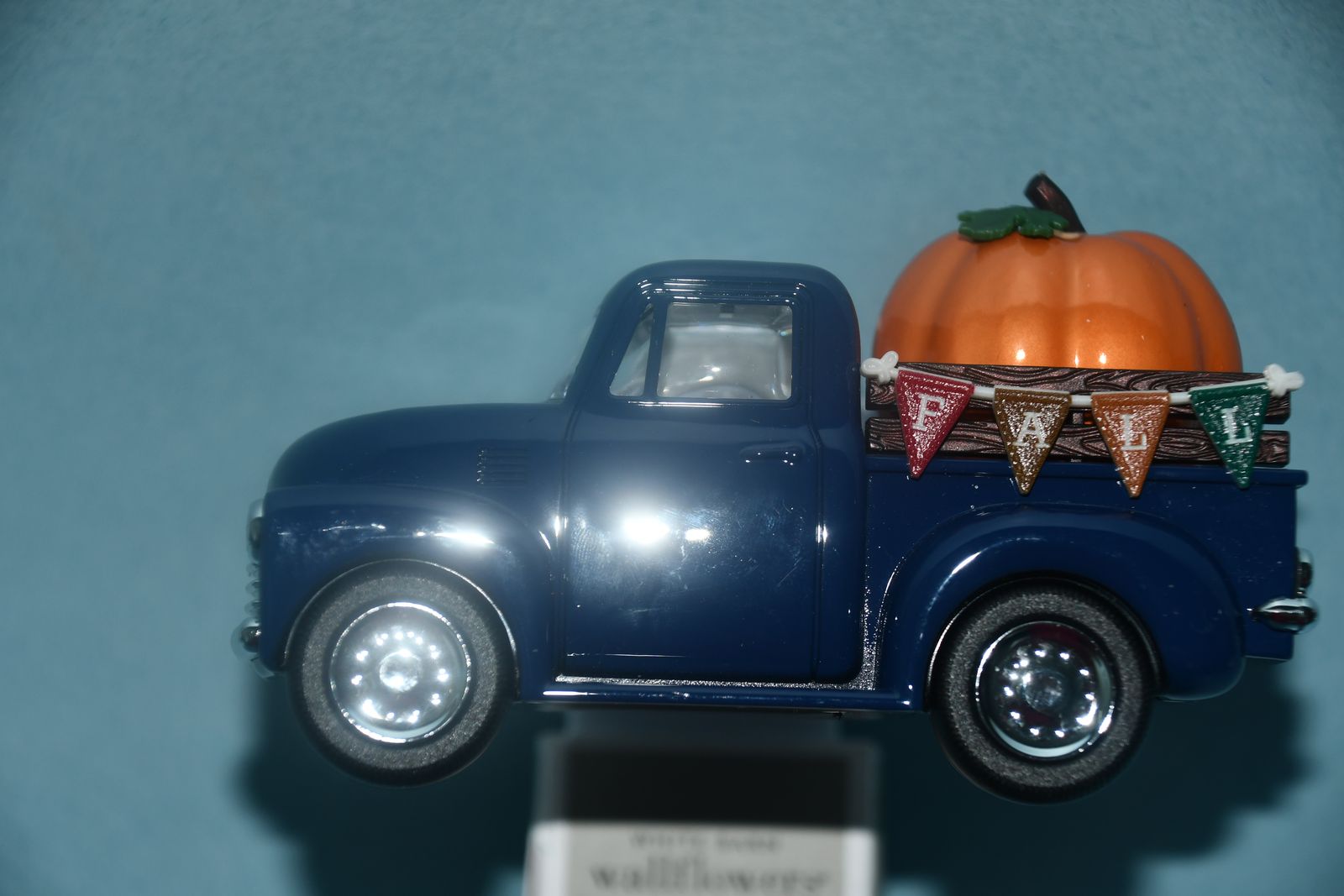 NEW ~ BATH & BODY WORKS "PICK UP TRUCK with PUMPKIN" WALLFLOWER PLUG ~ SCENT CONTROL ~ FALL ~ HALLOWEEN