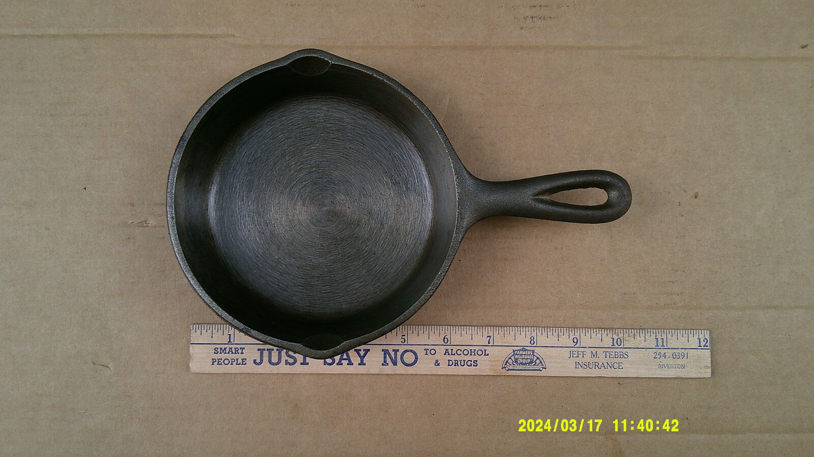 Vintage Cast Iron Skillet Size #3 5D-- 3 Notch Heat Ring $15