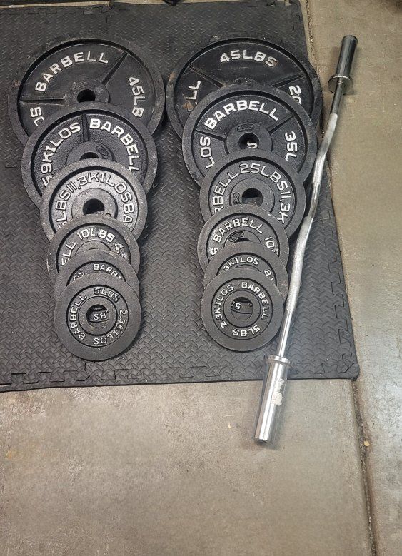 weights 250 pounds