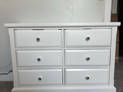 White 6-Drawer Dresser - Spacious Bedroom Storage Unit