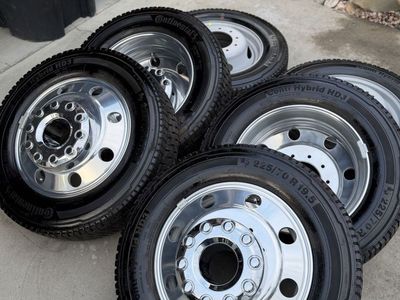 Brand new ford f450 platinum 19.50” wheels and tires