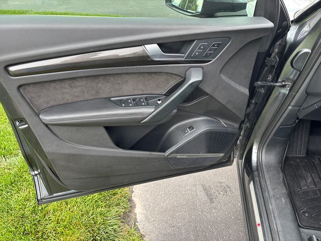 Main image 10