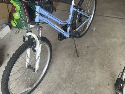 Roadmaster Granite Peak Women's Mountain Bike - Light Blue, Good Condition