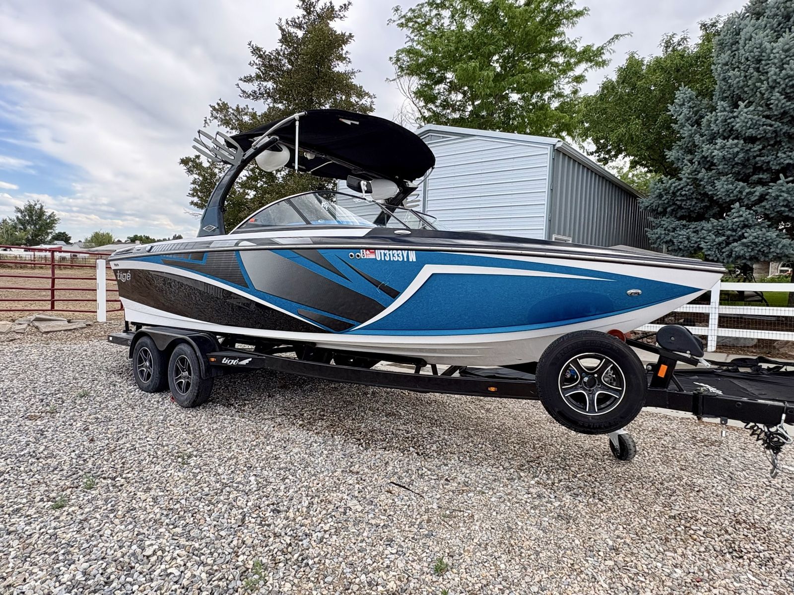 2016 Tige Z1 Surf Boat – 354 hrs – Fully Loaded – Clean