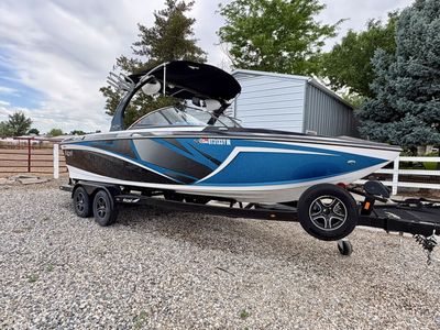 2016 Tige Z1 Surf Boat – 354 hrs – Fully Loaded – Clean