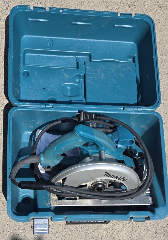 Makita 5007NK 7-1/4" Circular Saw, Blue