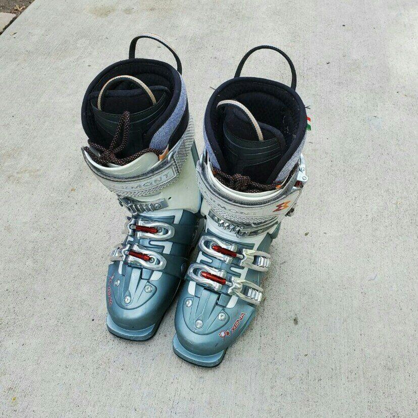 Women's/Girls 267mm Xena Garmont Ski Boots Sz. 5.5