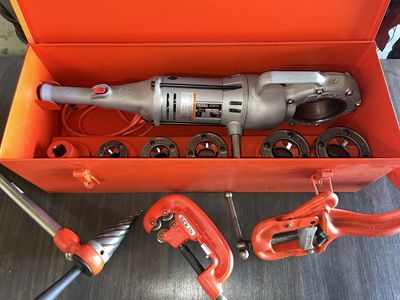 Ridgid 700 Pipe Threader + Accessories