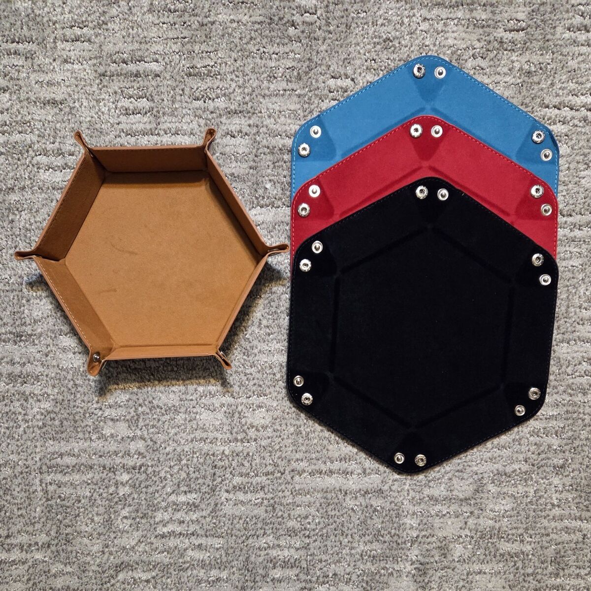4 dice trays