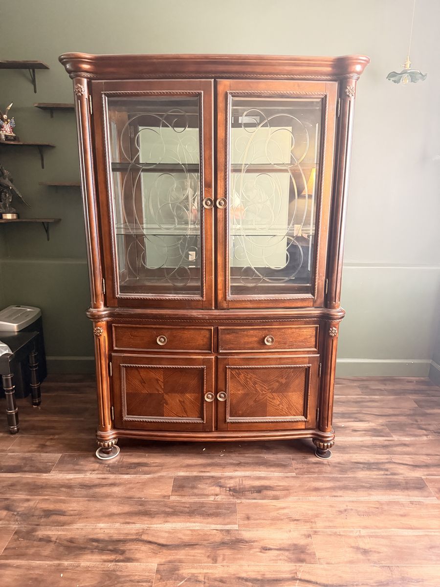 Solid Wood China Cabinet / Hutch