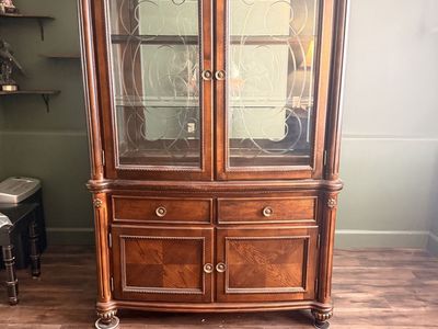 Solid Wood China Cabinet / Hutch