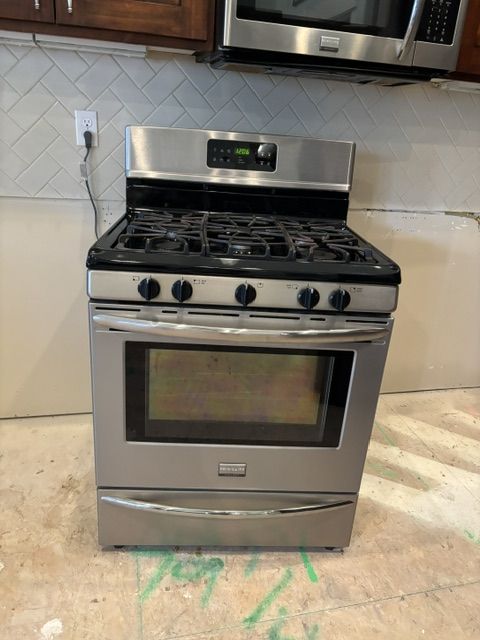 Frigidaire Gallery Gas Range/Stove 5 burner