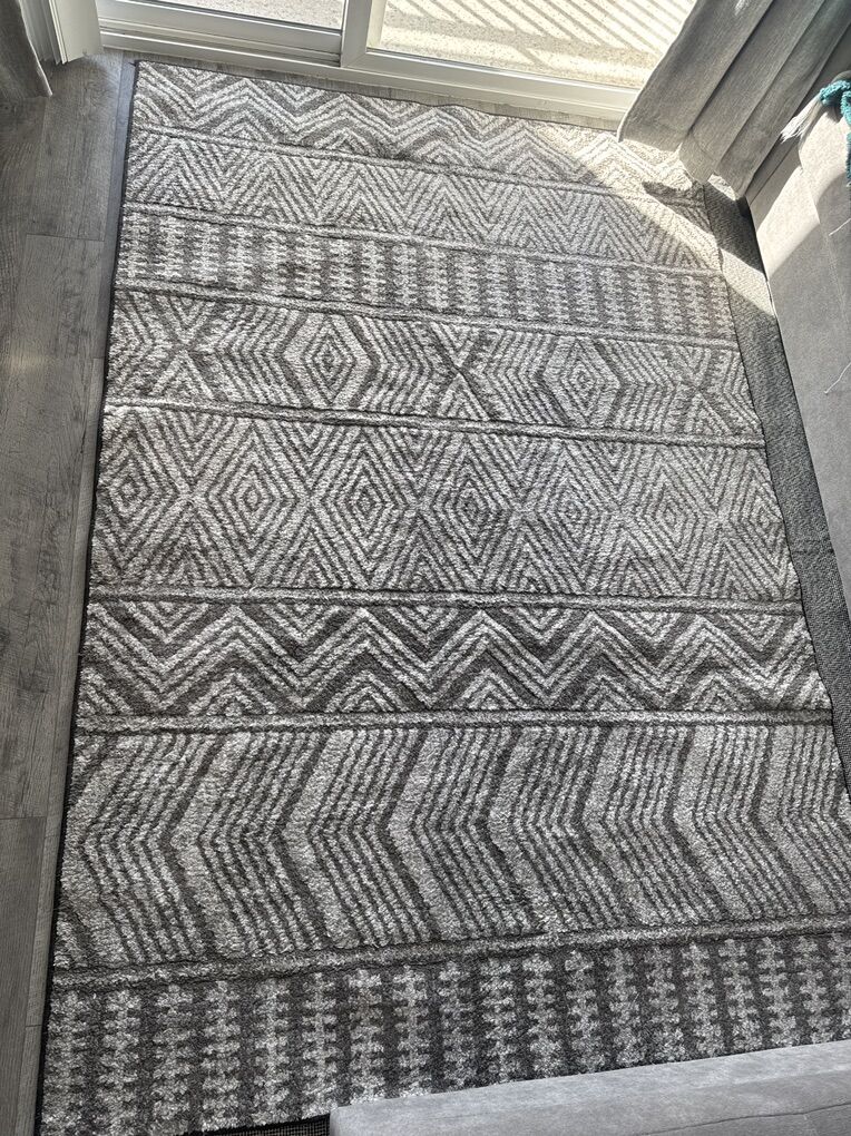 Rug 59in X 88in