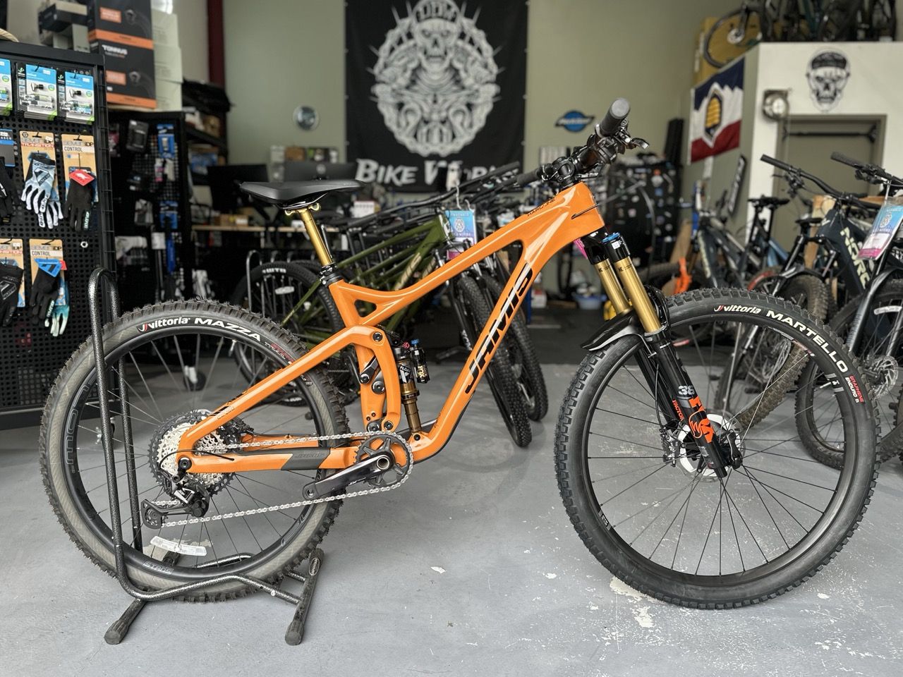 Full Carbon Jamis Hardline C2 (Mullet 29/27.5) (M) – Fox Factory Decked Out