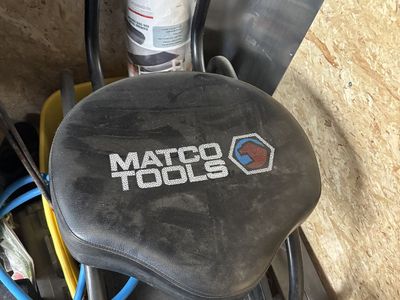 Matco rolling seat