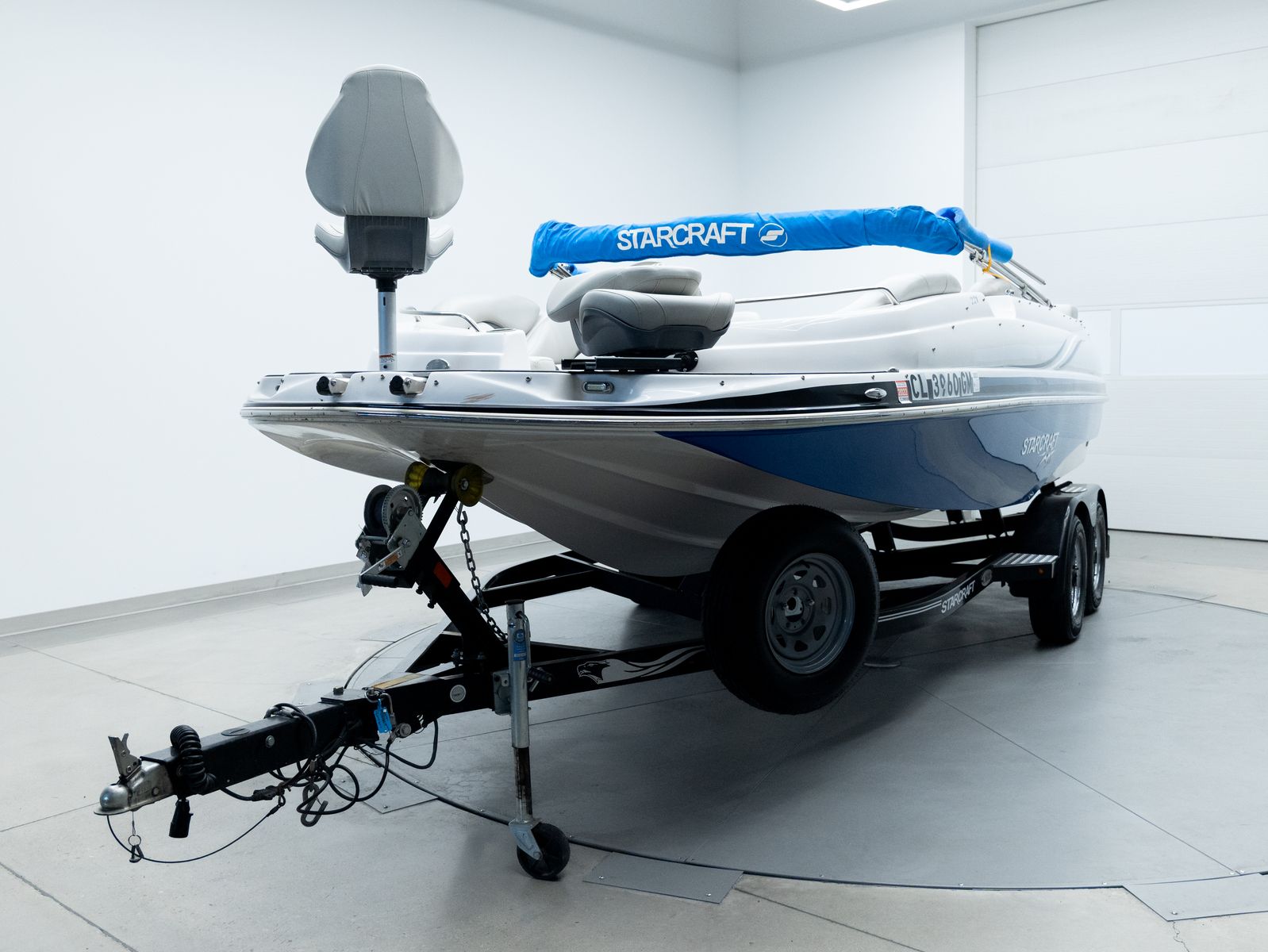 2018 Starcraft Ski / Fish boat deck style!  V8 Volvo