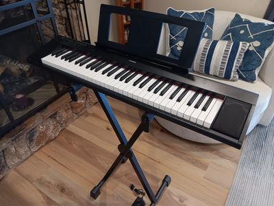 Yamaha Piaggero NP-12 61-Key Portable Keyboard With Power Adapter Black , Pedal, Stand & Carring Case included. Tested. Excellen