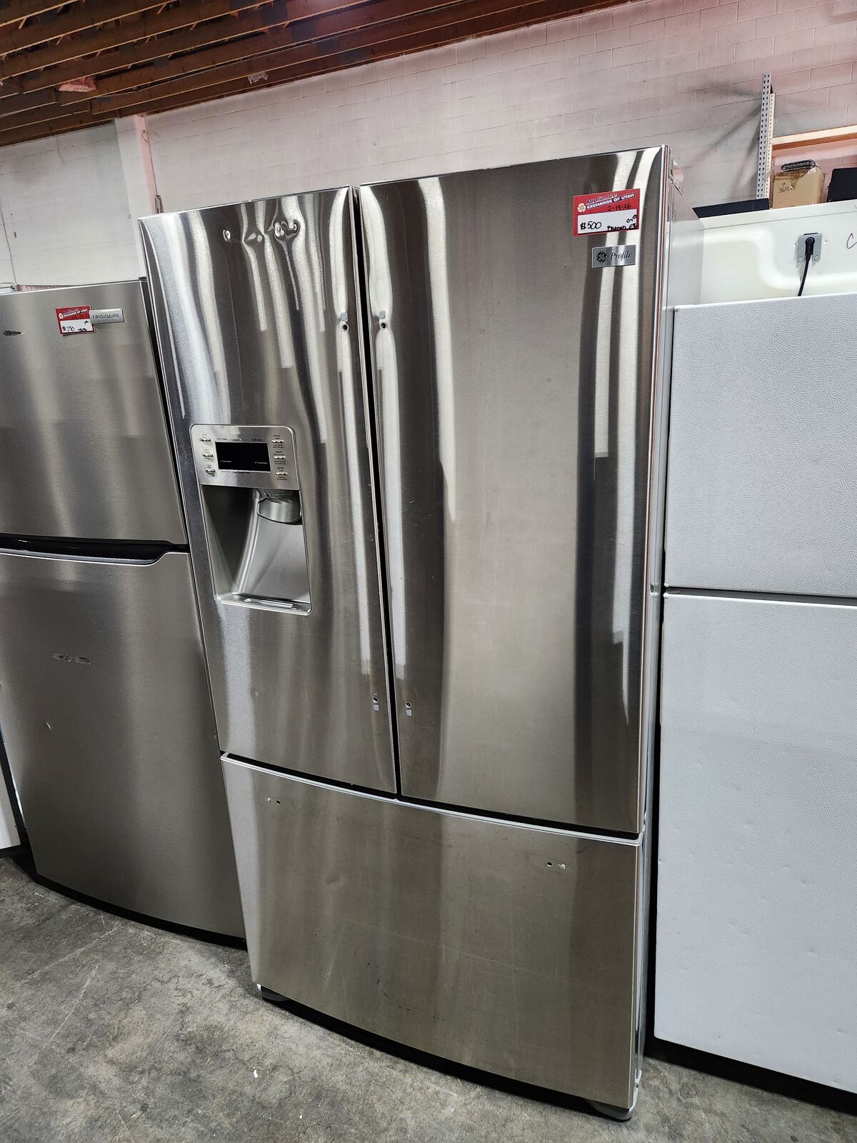 BEAUTIFUL GE PROFILE STAINLESS STEEL FRENCHDOOR FRIDGE! W-WARRANTY