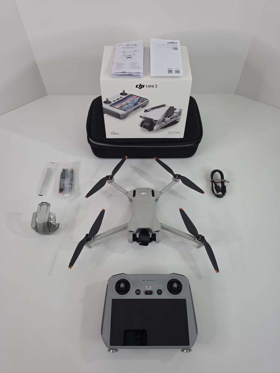 DJI Mini 3 Drone w/ DJI RC (Built-In Screen) – Low Hours & Excellent Condition