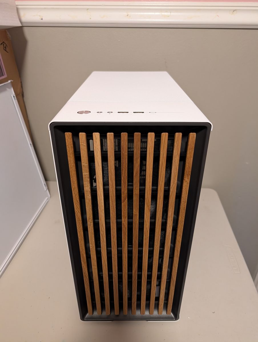 Fractal Design North Mid Tower PC Case - Chalk White Real Oak Front - Clear Tint Glass - ATX