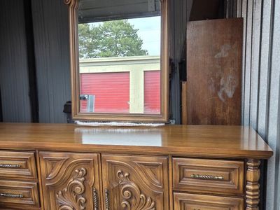 Broyhill Solid Wood Dresser with Mirror & Nightstand – Excellent Condition.