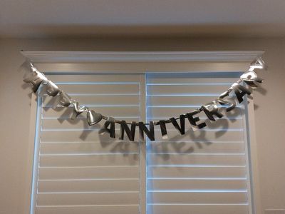 FREE Happy Anniversary Sign