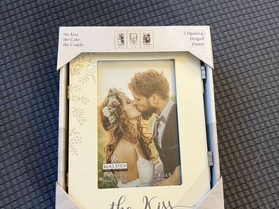 (3) opened hinged wedding frame