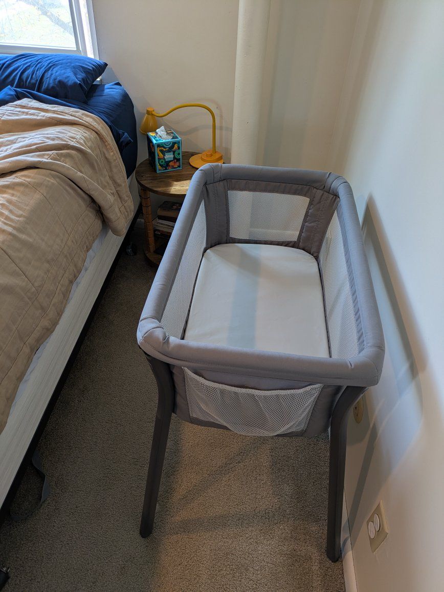 Chicco baby bassinet for bedside and travel