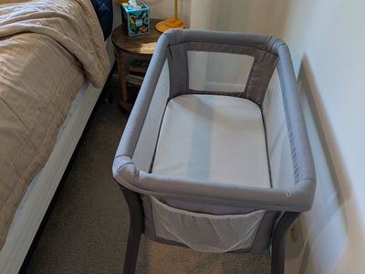 Chicco baby bassinet for bedside and travel