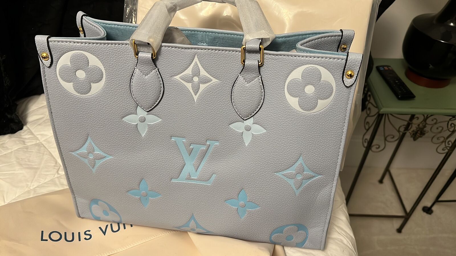 Gorgeous, leather embossed purse