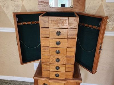 Jewelry stand