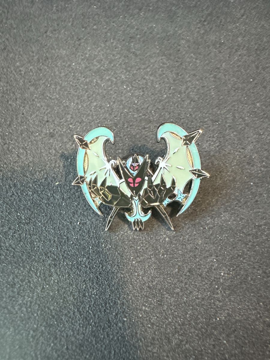 Lunala Pokémon collectors pin 2018 great condition