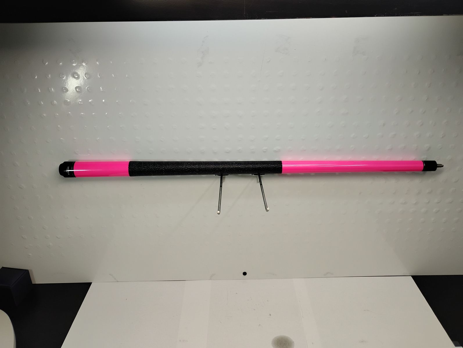 VALHALLA VIKING Pool Cue Stick With Case (Pink)