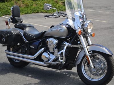 2006 Kawasaki Vulcan Classic 900 LT - Silver & Blue with Windshield & Saddlebags