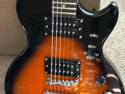 Epiphone Les Paul w/ Line 6 Spider 20 Watt Amp- Complete Bundle